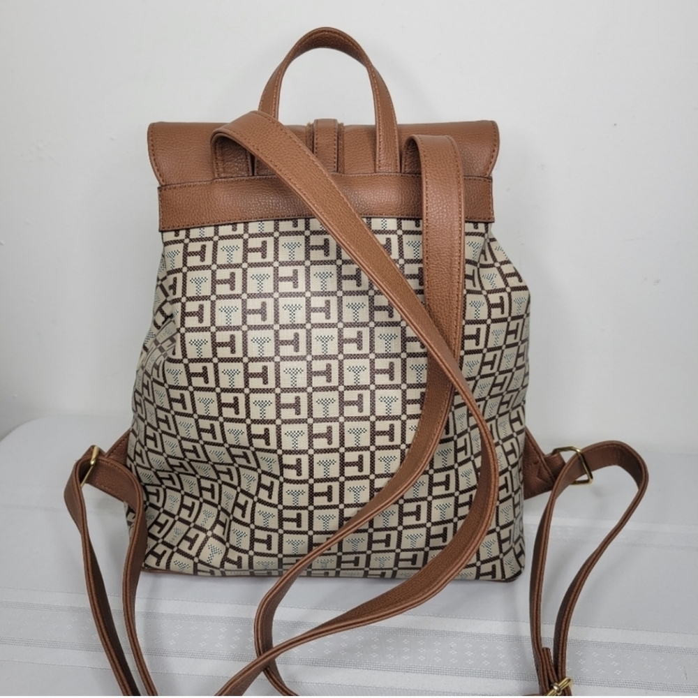 Tommy Hilfiger Large Tan & Cream Women's Backpack, 12×11×6, EUC - Picture 5 of 8